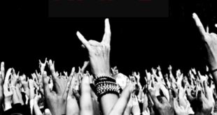 Pra Cego Ver: Foto de várias mãos erguidas fazendo gestos de rock and roll