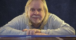 Rick Wakeman, do Yes, passou por uma cirurgia cerebral "corretiva".