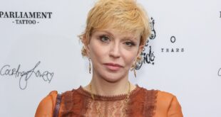 Courtney Love vai lançar documentário autobiográfico em 2026