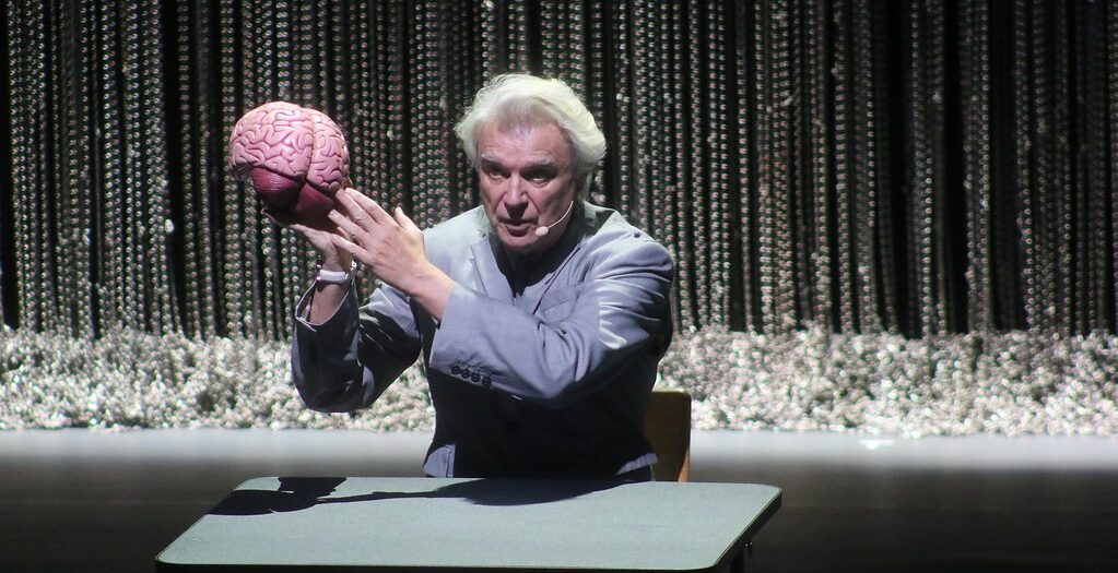 David Byrne tem agenda enorme de shows na Europa e América do Norte