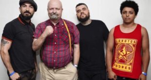 Garotos Podres são interrogados pela música "Papai Noel Velho Batuta"