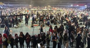 Mais de 1000 músicos tocam Paranoid no México