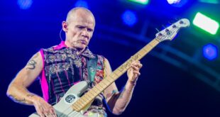Flea lança seu primeiro álbum solo "Honora"