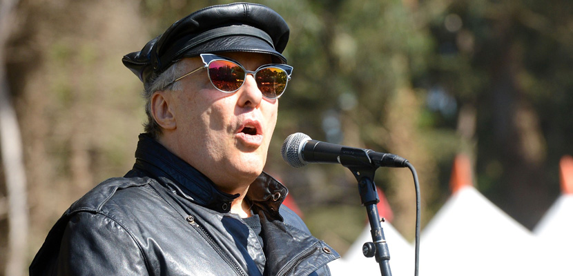 Jello Biafra está com problemas de saúde