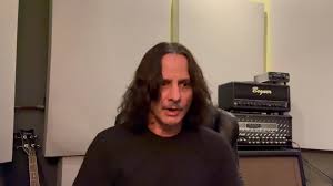 Guitarrista que fazer um show tributo ao vocalista