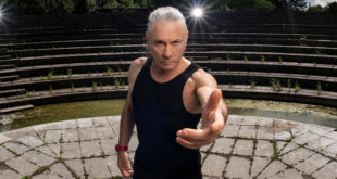 Bruce Dickinson lança videoclipe com nova versão de sua música